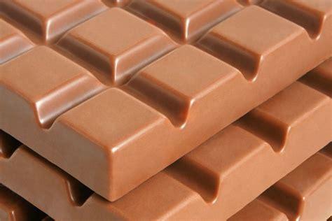 dark chocolate reduces hypertension risk